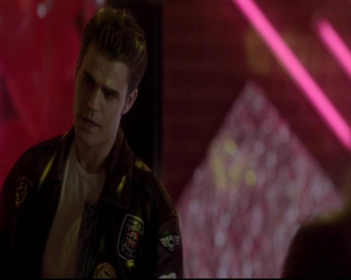 VampireDiariesWorld-dot-org_4x12AViewToAKill1229.jpg