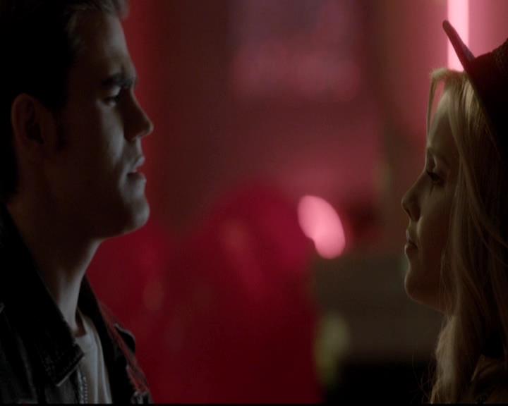 VampireDiariesWorld-dot-org_4x12AViewToAKill1278.jpg