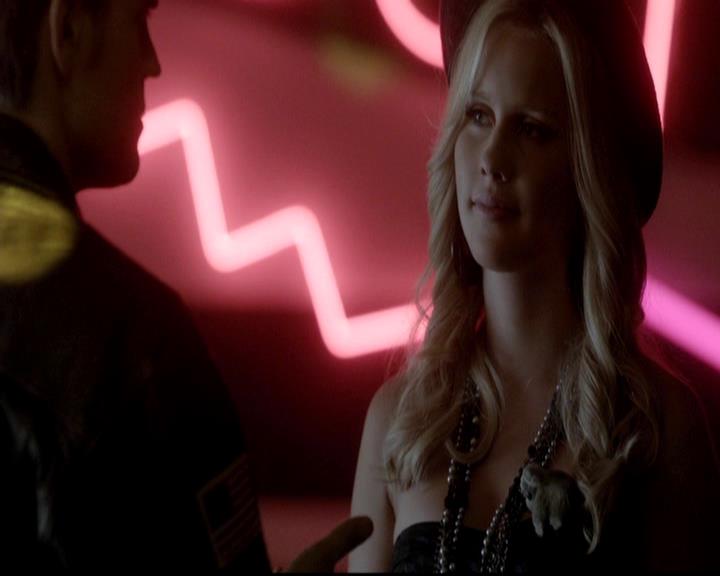 VampireDiariesWorld-dot-org_4x12AViewToAKill1284.jpg