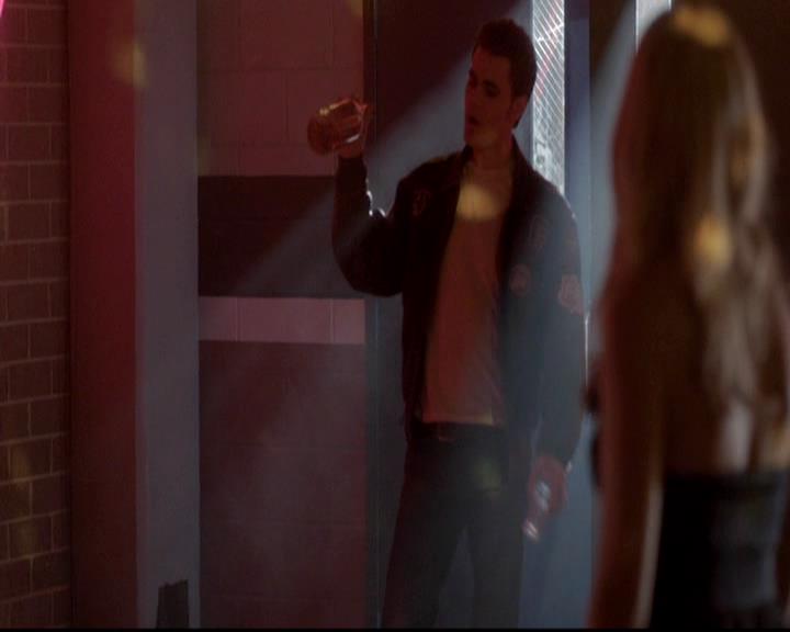 VampireDiariesWorld-dot-org_4x12AViewToAKill1563.jpg