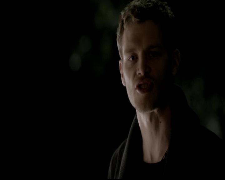 VampireDiariesWorld-dot-org_4x12AViewToAKill1973.jpg