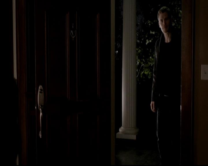 VampireDiariesWorld-dot-org_4x12AViewToAKill1976.jpg