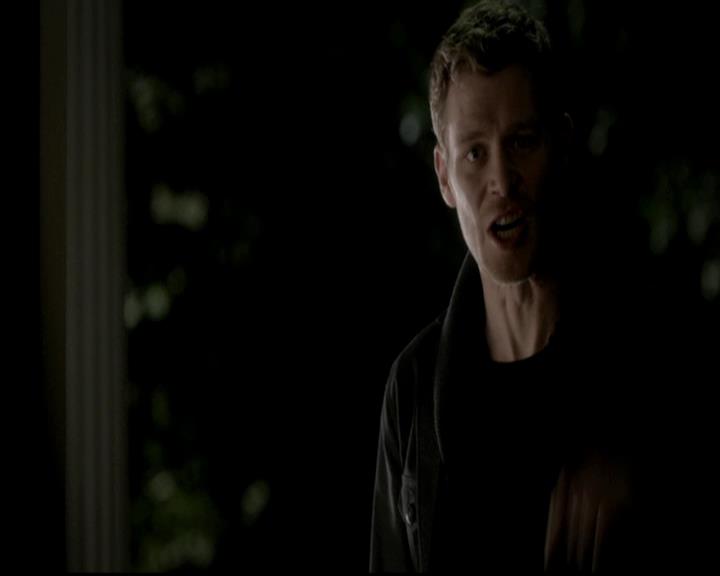 VampireDiariesWorld-dot-org_4x12AViewToAKill1977.jpg