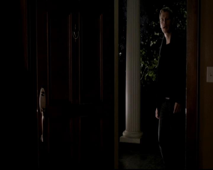 VampireDiariesWorld-dot-org_4x12AViewToAKill1980.jpg