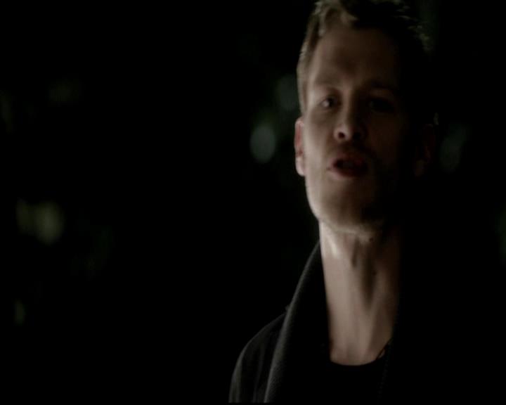 VampireDiariesWorld-dot-org_4x12AViewToAKill1986.jpg