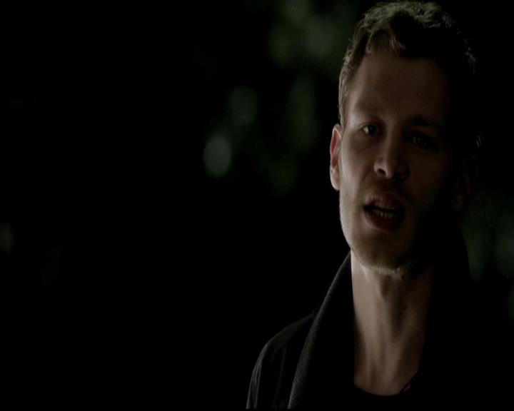 VampireDiariesWorld-dot-org_4x12AViewToAKill1988.jpg