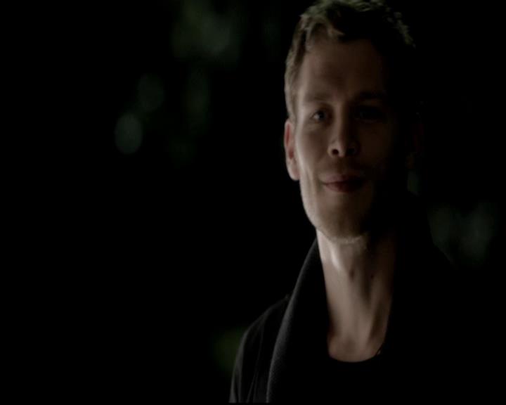 VampireDiariesWorld-dot-org_4x12AViewToAKill1993.jpg