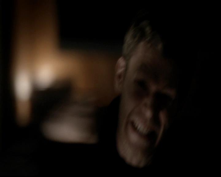 VampireDiariesWorld-dot-org_4x12AViewToAKill2032.jpg