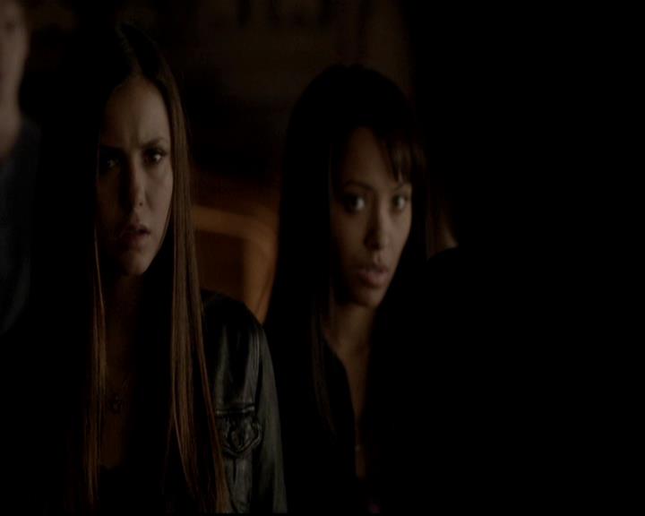 VampireDiariesWorld-dot-org_4x12AViewToAKill2221.jpg