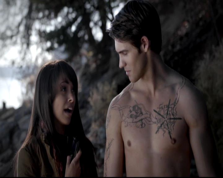 VampireDiariesWorld-dot-org_4x13IntoTheWild0269.jpg