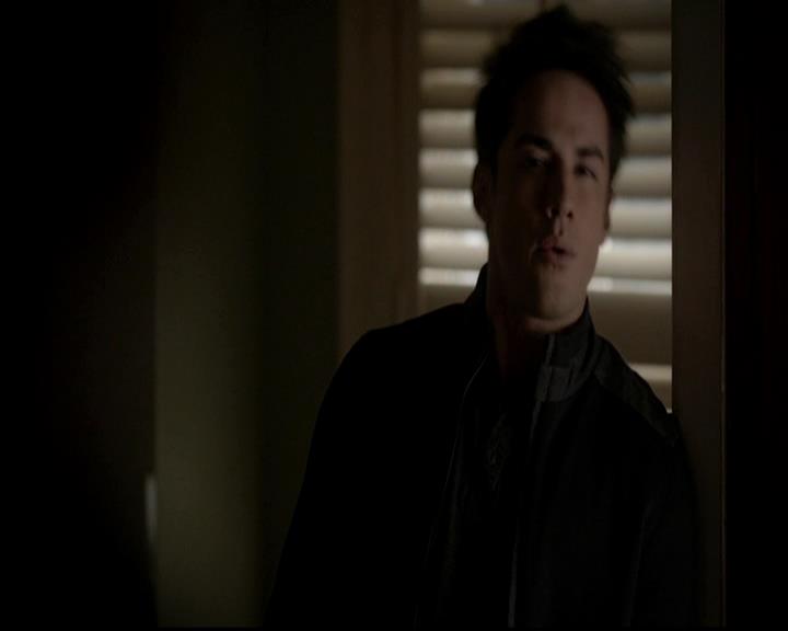 VampireDiariesWorld-dot-org_4x13IntoTheWild0384.jpg