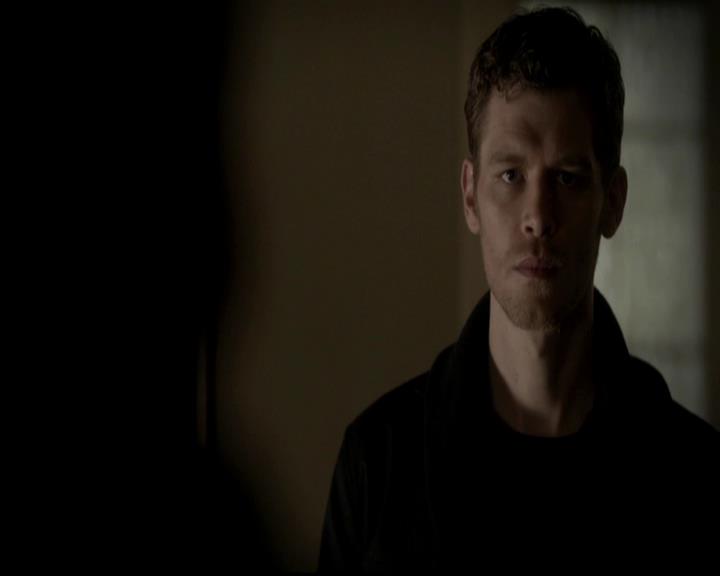 VampireDiariesWorld-dot-org_4x13IntoTheWild0390.jpg