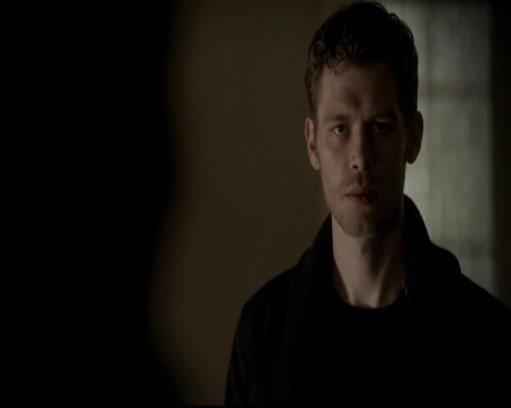 VampireDiariesWorld-dot-org_4x13IntoTheWild0405.jpg