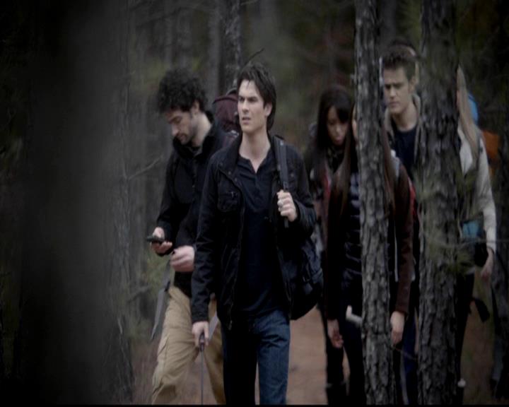 VampireDiariesWorld-dot-org_4x13IntoTheWild0432.jpg