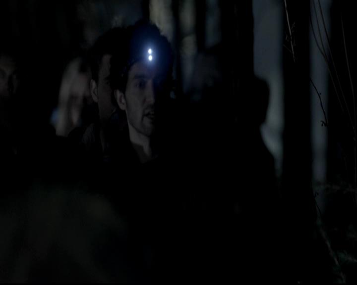 VampireDiariesWorld-dot-org_4x13IntoTheWild0476.jpg