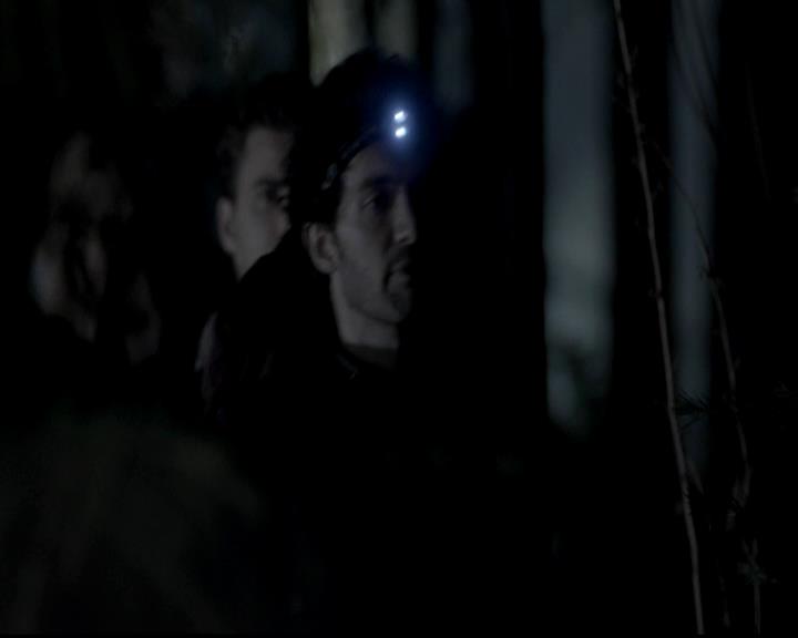 VampireDiariesWorld-dot-org_4x13IntoTheWild0477.jpg