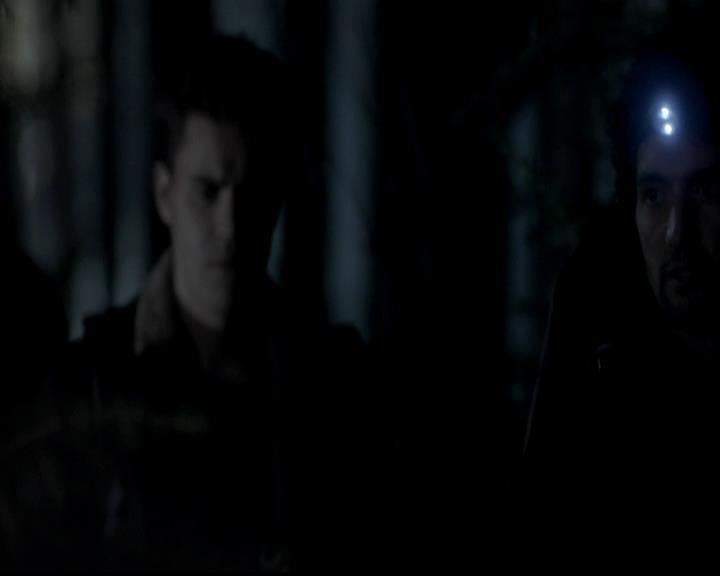 VampireDiariesWorld-dot-org_4x13IntoTheWild0479.jpg