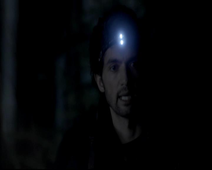 VampireDiariesWorld-dot-org_4x13IntoTheWild0481.jpg