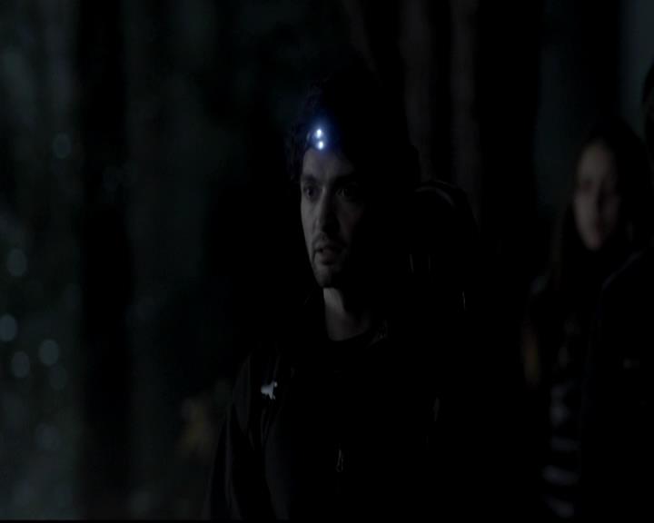 VampireDiariesWorld-dot-org_4x13IntoTheWild0487.jpg