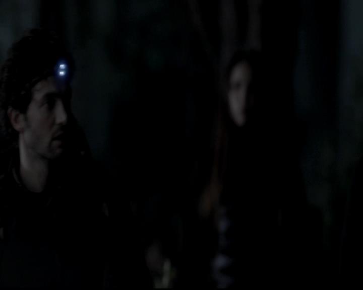 VampireDiariesWorld-dot-org_4x13IntoTheWild0488.jpg