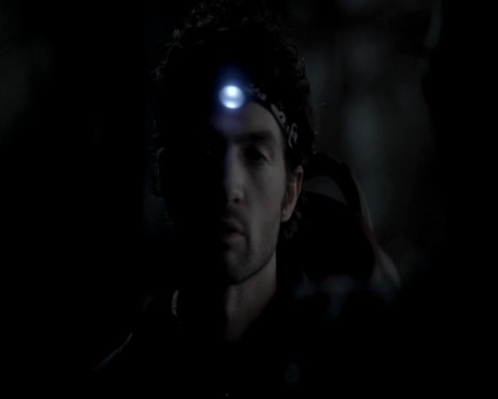 VampireDiariesWorld-dot-org_4x13IntoTheWild0494.jpg