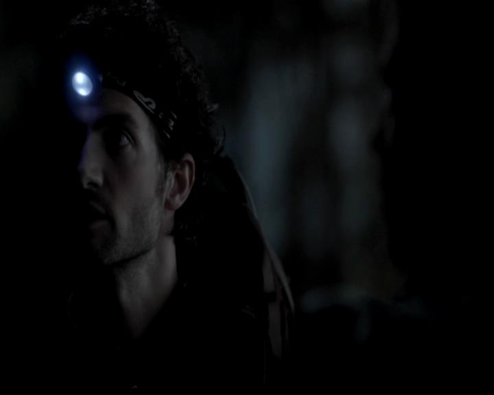 VampireDiariesWorld-dot-org_4x13IntoTheWild0497.jpg