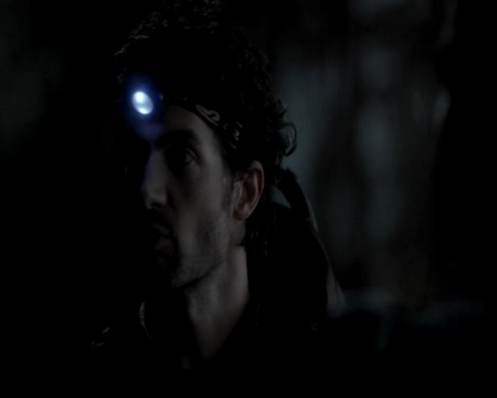 VampireDiariesWorld-dot-org_4x13IntoTheWild0498.jpg