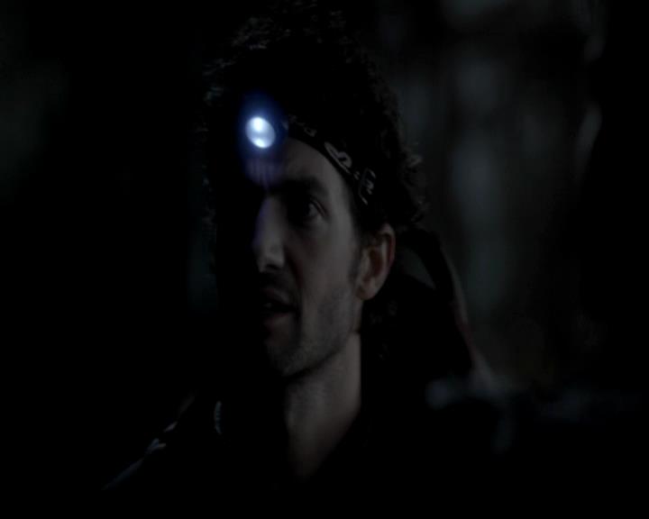 VampireDiariesWorld-dot-org_4x13IntoTheWild0499.jpg