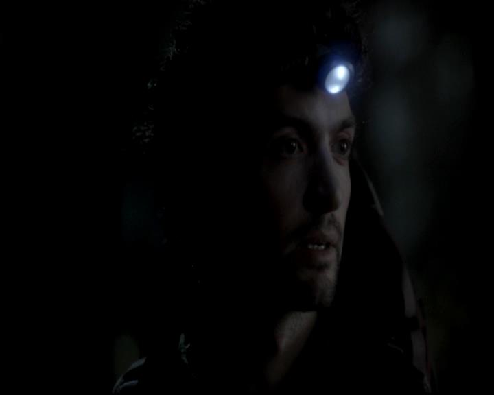 VampireDiariesWorld-dot-org_4x13IntoTheWild0507.jpg