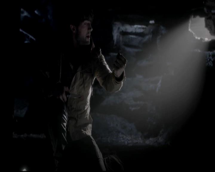 VampireDiariesWorld-dot-org_4x13IntoTheWild0528.jpg