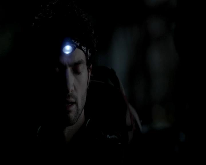 VampireDiariesWorld-dot-org_4x13IntoTheWild0595.jpg