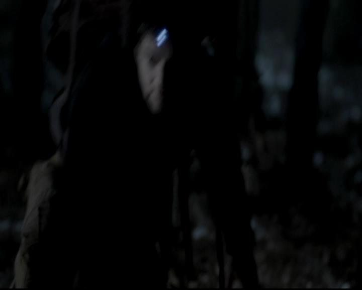 VampireDiariesWorld-dot-org_4x13IntoTheWild0611.jpg