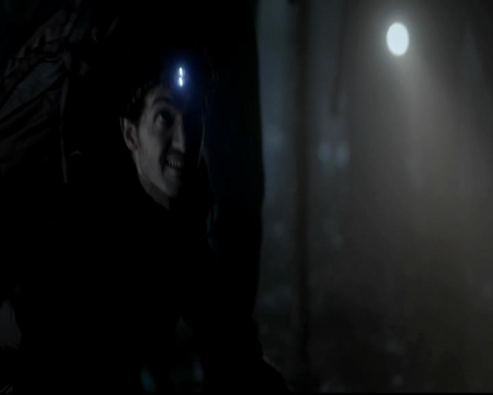 VampireDiariesWorld-dot-org_4x13IntoTheWild0614.jpg