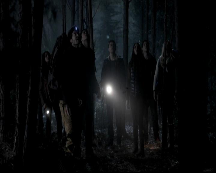 VampireDiariesWorld-dot-org_4x13IntoTheWild0618.jpg