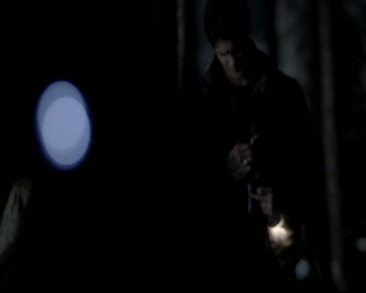 VampireDiariesWorld-dot-org_4x13IntoTheWild0628.jpg