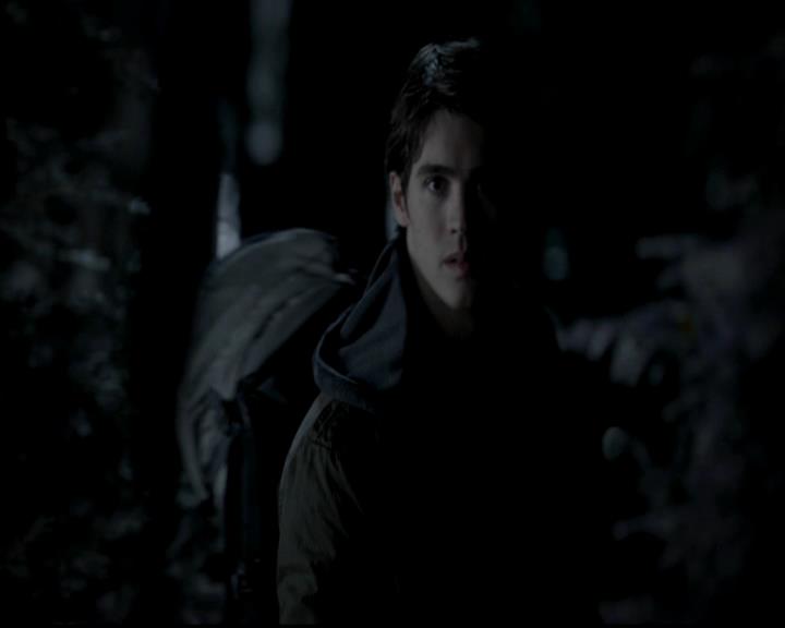 VampireDiariesWorld-dot-org_4x13IntoTheWild0648.jpg