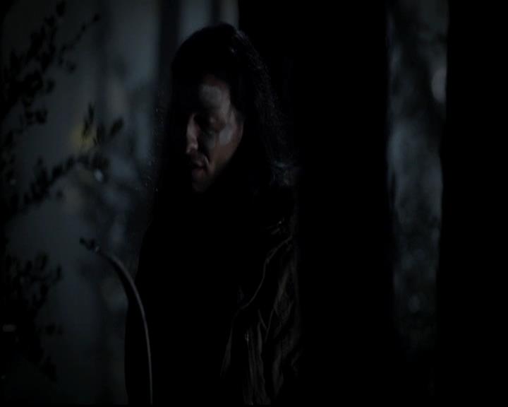 VampireDiariesWorld-dot-org_4x13IntoTheWild0650.jpg