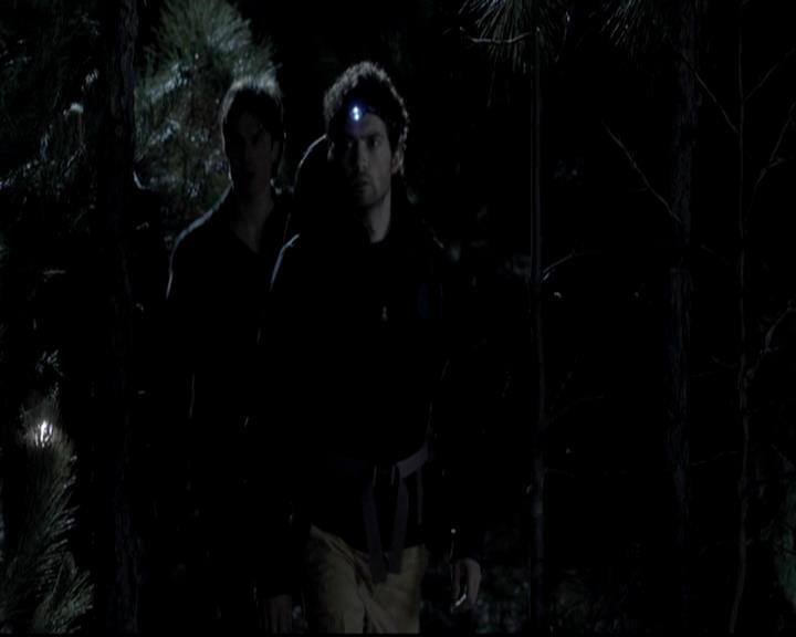 VampireDiariesWorld-dot-org_4x13IntoTheWild0668.jpg