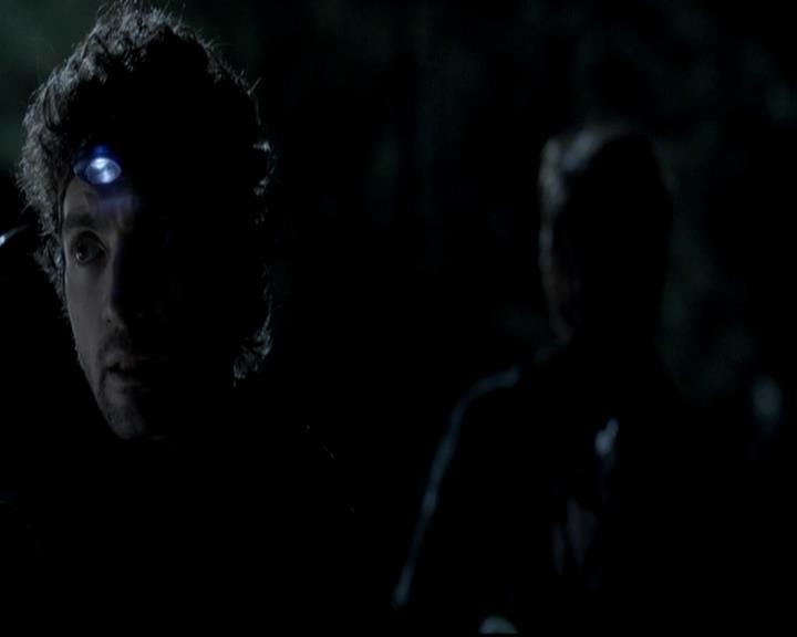 VampireDiariesWorld-dot-org_4x13IntoTheWild0678.jpg