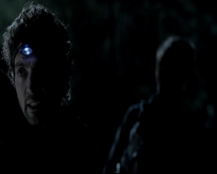 VampireDiariesWorld-dot-org_4x13IntoTheWild0680.jpg