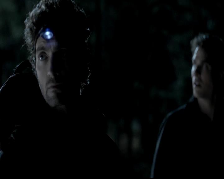 VampireDiariesWorld-dot-org_4x13IntoTheWild0685.jpg