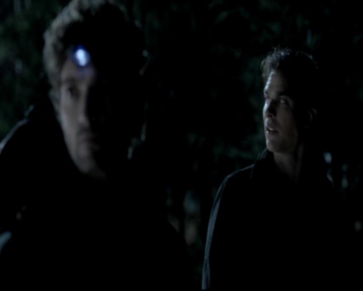 VampireDiariesWorld-dot-org_4x13IntoTheWild0686.jpg