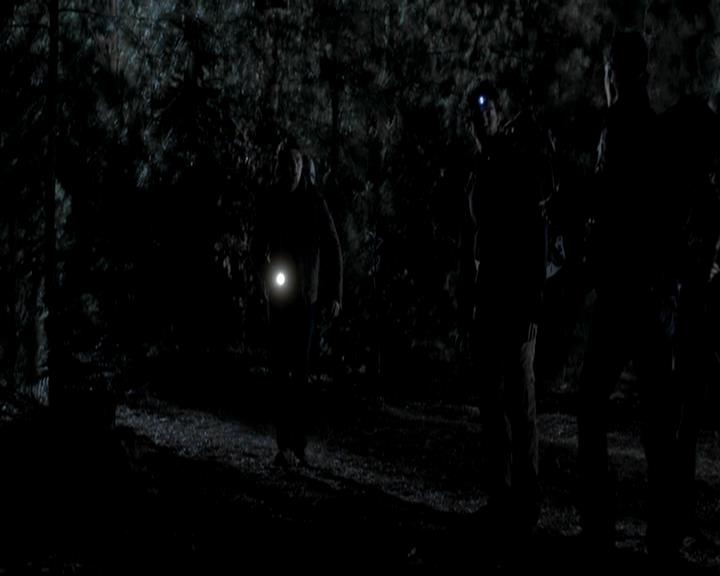 VampireDiariesWorld-dot-org_4x13IntoTheWild0695.jpg