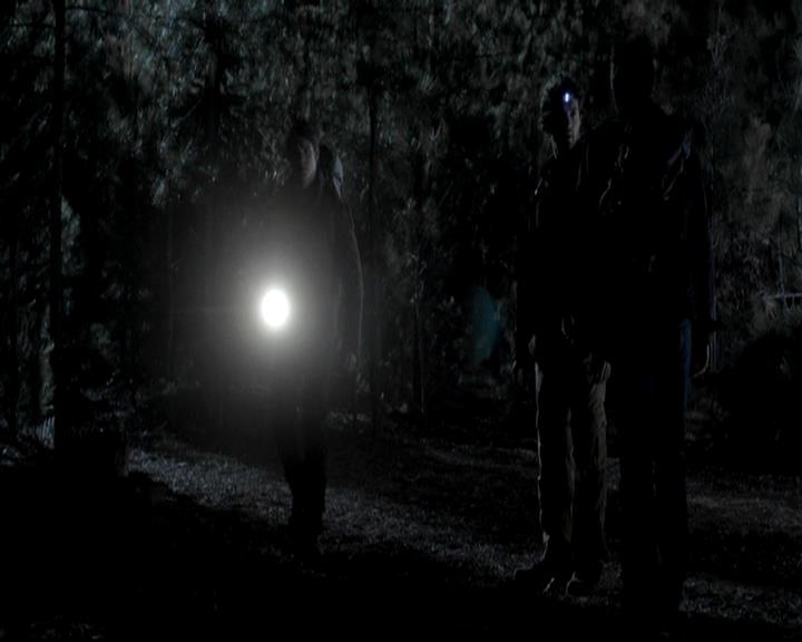 VampireDiariesWorld-dot-org_4x13IntoTheWild0696.jpg