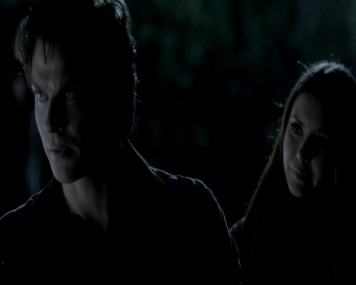 VampireDiariesWorld-dot-org_4x13IntoTheWild0722.jpg