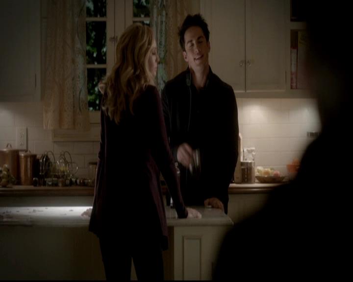 VampireDiariesWorld-dot-org_4x13IntoTheWild0810.jpg