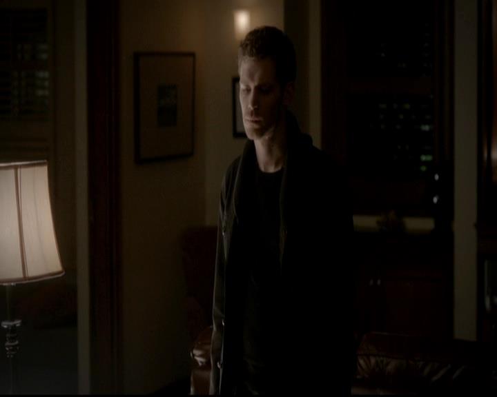 VampireDiariesWorld-dot-org_4x13IntoTheWild0812.jpg