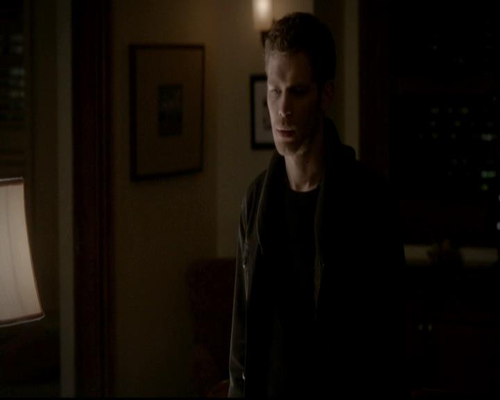 VampireDiariesWorld-dot-org_4x13IntoTheWild0823.jpg