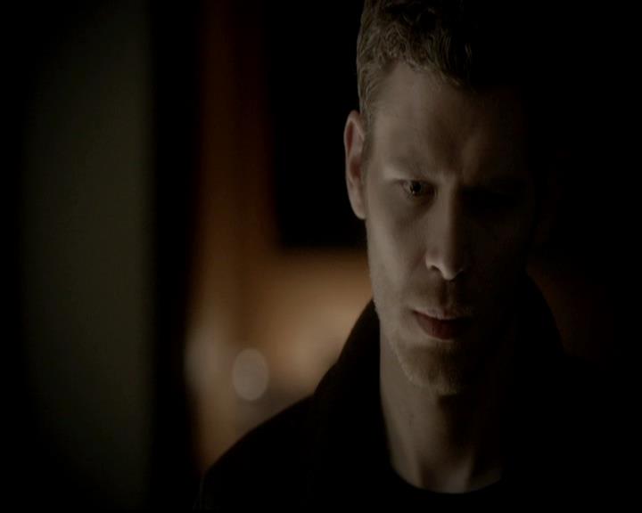 VampireDiariesWorld-dot-org_4x13IntoTheWild0829.jpg