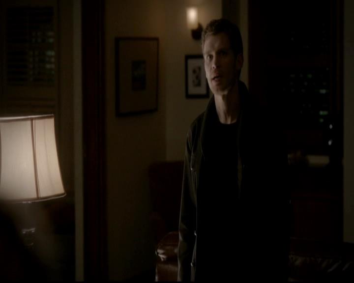 VampireDiariesWorld-dot-org_4x13IntoTheWild0844.jpg